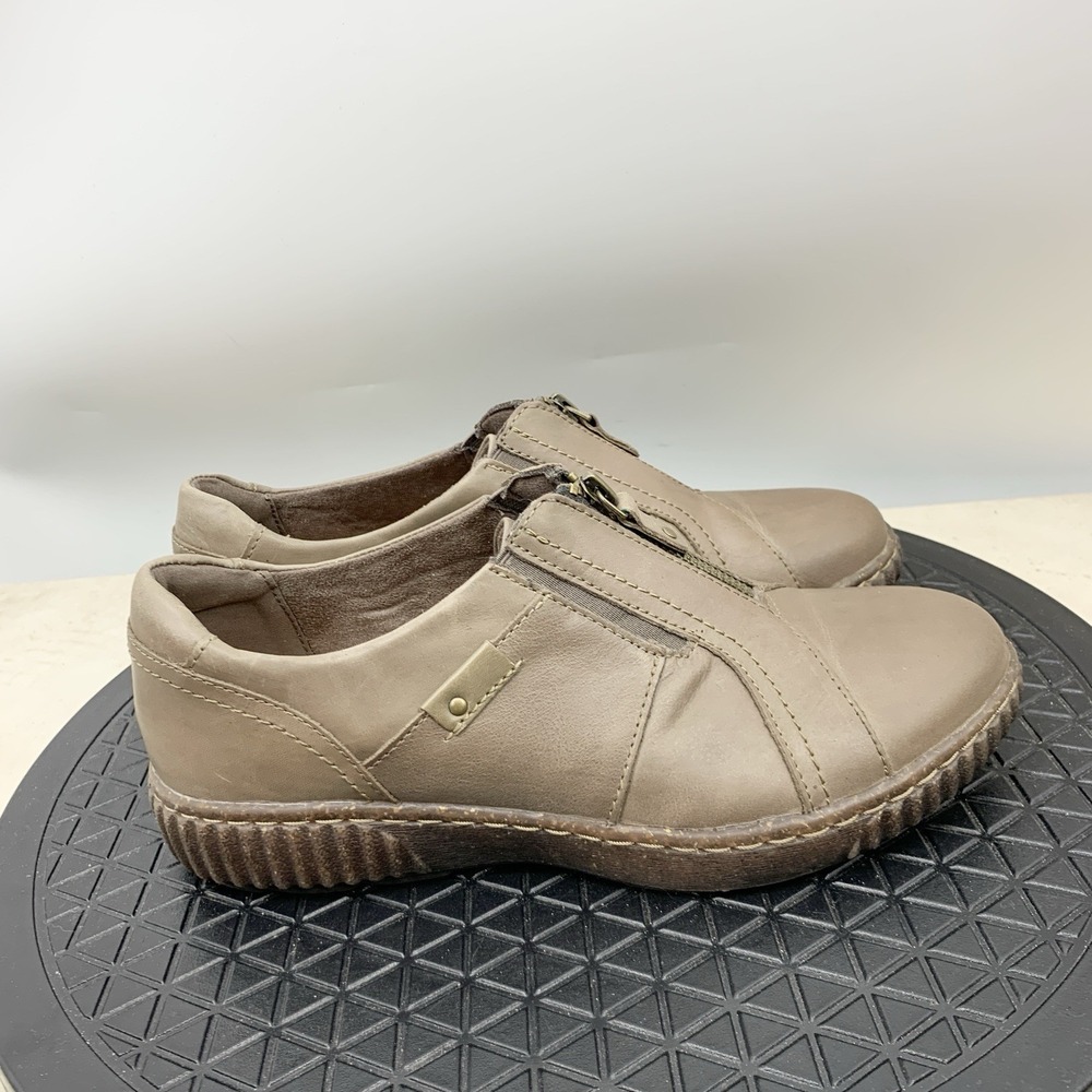 Clarks Shoes Women Size 8.5 WIDE Brown Leather Loafers Sneakers Zip Close